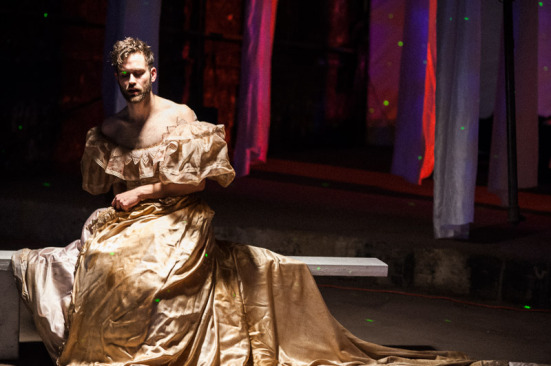 W(hole), written & directed by Thomas Riccio